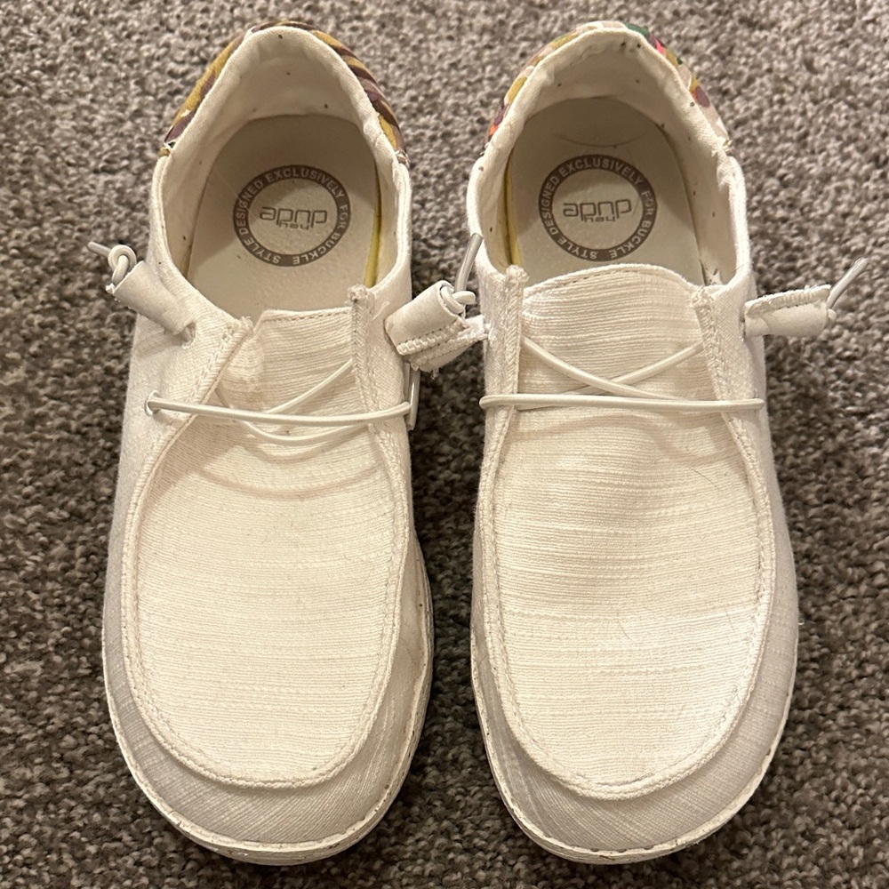 Women’s Hey Dude Wendy shoes